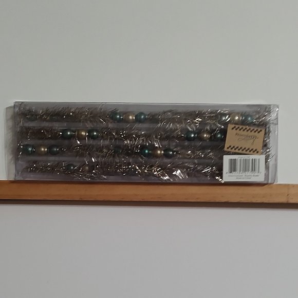 Vintage Style Tinsel & Bead Garland - Picture 3 of 4